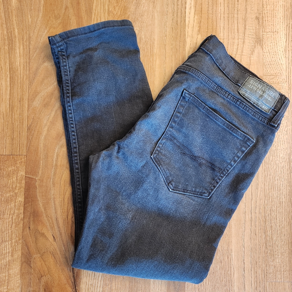 Signature by Levi Strauss Men's Slim Jeans in Deep Blue